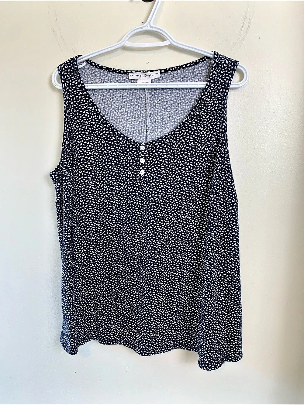 in every story. Abstract Print Tank Top in Blue & White Like New